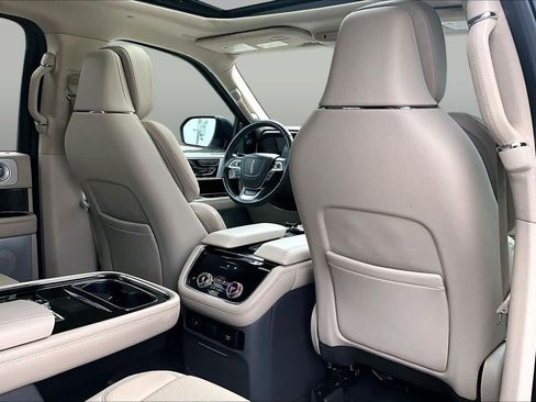 Used 2021 Lincoln Navigator L Reserve w/ Luxury Package AWD/4WD image 20