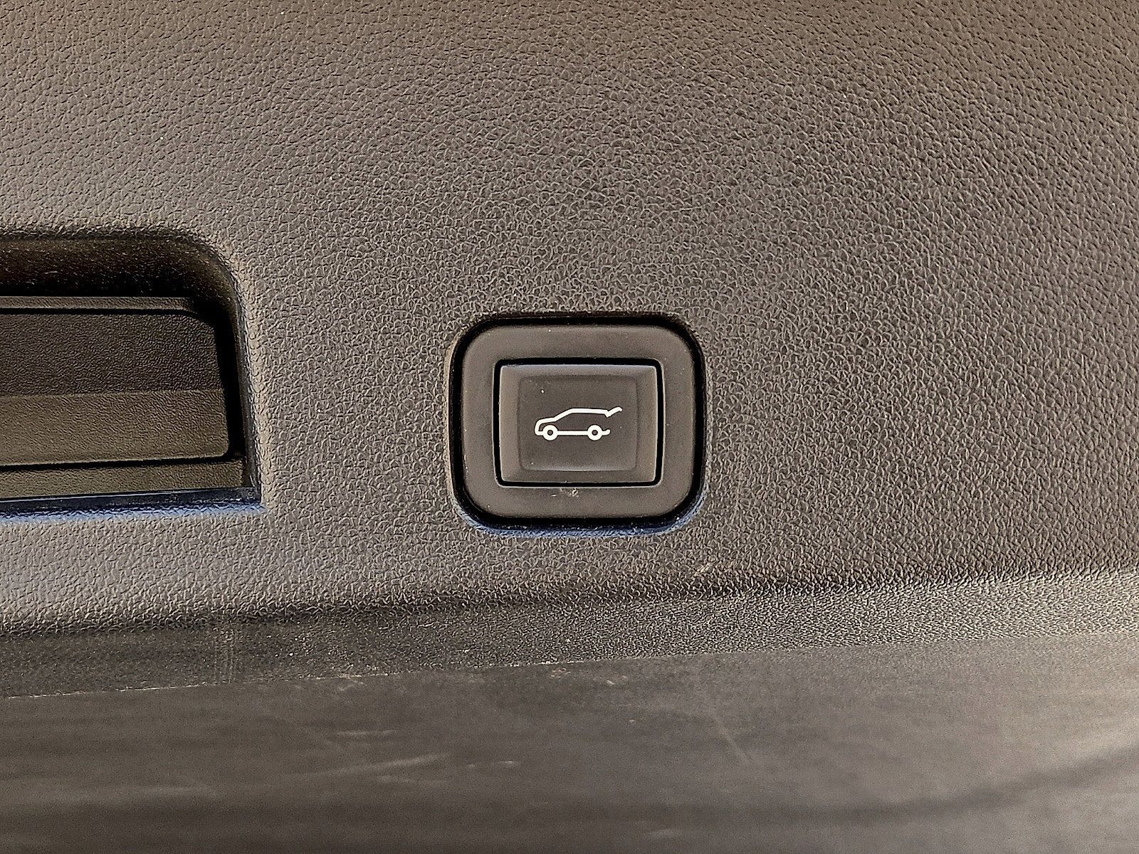 Used 2024 Chevrolet Traverse RS w/ LPO, Floor Liner Package FWD image 15