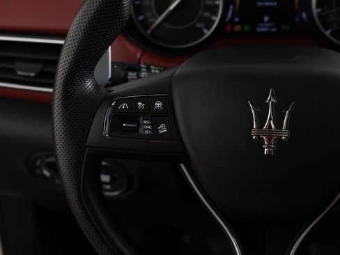 Used 2021 Maserati Levante S AWD/4WD image 31