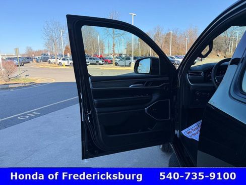 Used 2024 Jeep Wagoneer L Series II w/ Flexible Seating Group image 15