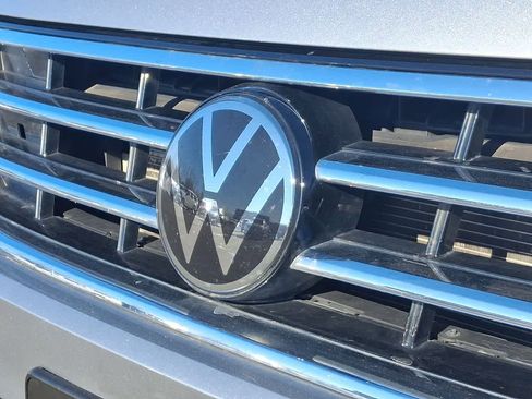 Used 2024 Volkswagen Tiguan SE image 28