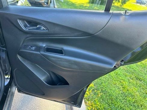 Used 2022 Chevrolet Equinox LT w/ Driver Convenience Package FWD image 38