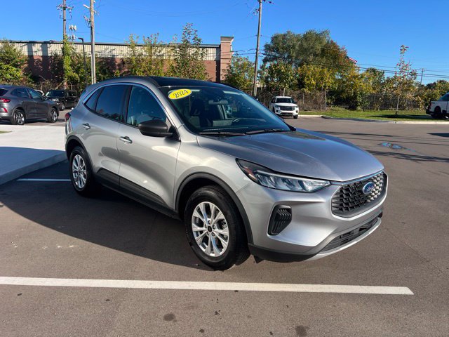 Used 2024 Ford Escape Active w/ Tech Pack #1 AWD/4WD image 3