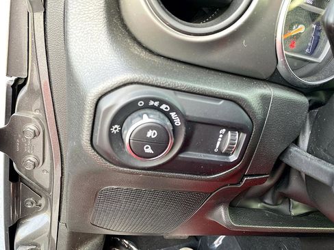 Used 2023 Jeep Gladiator Sport image 10