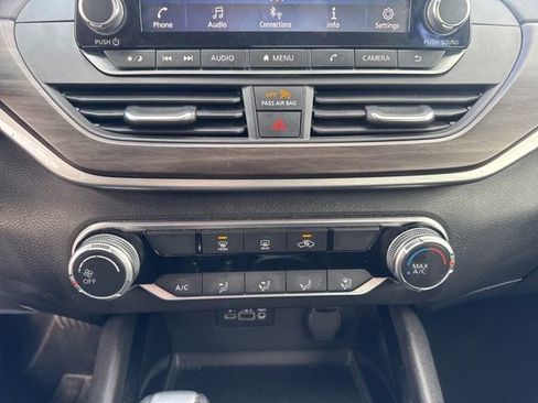 Used 2024 Nissan Altima 2.5 SV image 17