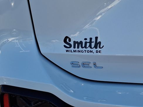 Certified 2025 Volkswagen Tiguan SEL R-Line AWD/4WD image 32