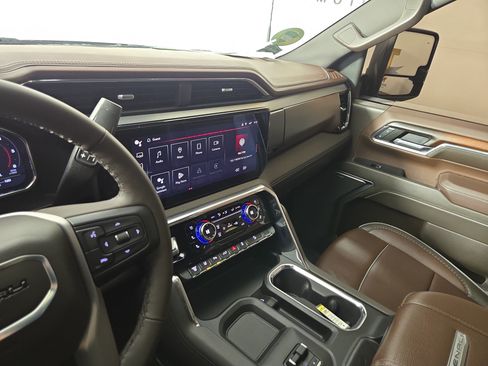 Used 2024 GMC Sierra 2500 Denali w/ Denali Reserve Package AWD/4WD image 25