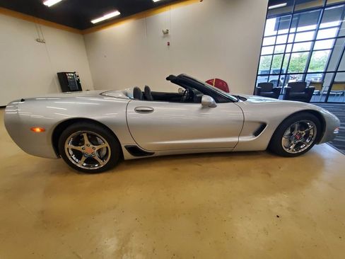 Used 2001 Chevrolet Corvette Convertible w/ Preferred Equipment Group2 RWD image 8
