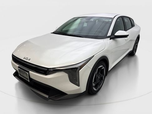 Used 2025 Kia K4 EX FWD image 2