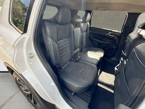 Used 2024 Mitsubishi Outlander SE FWD image 27