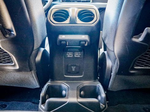 Used 2025 Jeep Wrangler Unlimited Rubicon AWD/4WD image 32