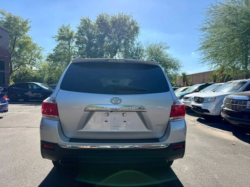 Used 2011 Toyota Highlander SE w/ Tow Pkg AWD/4WD image 7