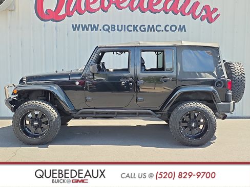 Used 2015 Jeep Wrangler Unlimited Sahara w/ Max Tow Package AWD/4WD image 4