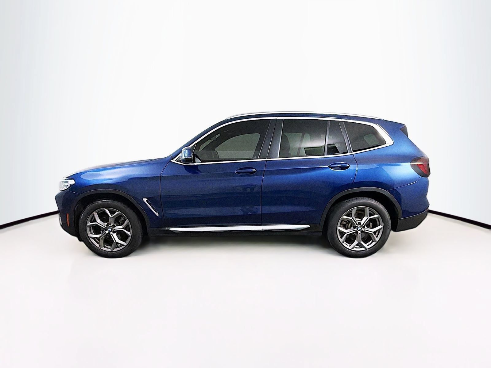 Used 2023 BMW X3 xDrive30i w/ Premium Package w/ZPA AWD/4WD image 4