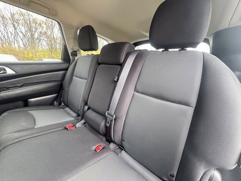 Used 2020 Nissan Pathfinder S image 25