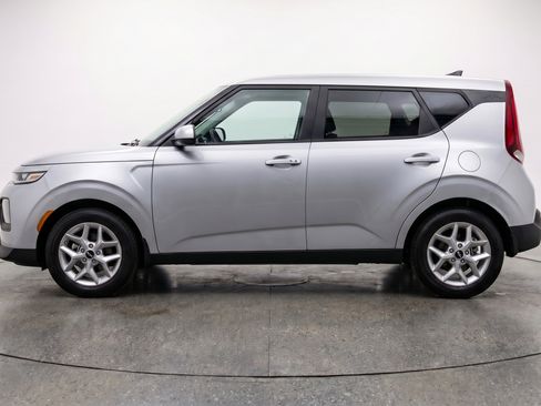 Used 2025 Kia Soul LX w/ LX Technology Package image 5