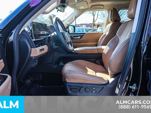 Used 2025 INFINITI QX80 Sensory image 17