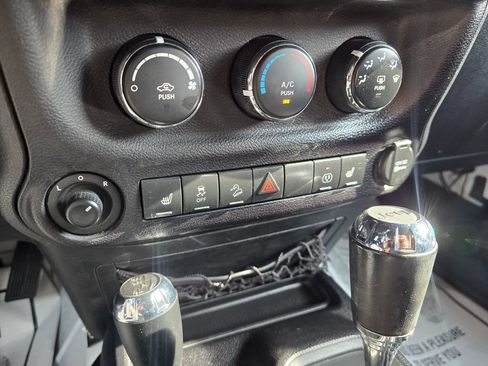 Used 2016 Jeep Wrangler Unlimited Rubicon AWD/4WD image 20