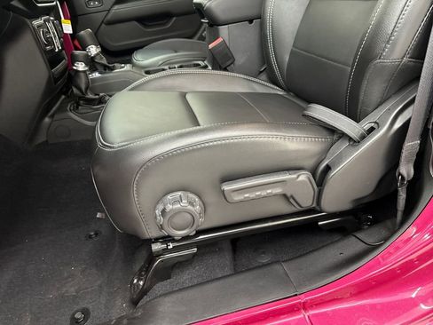 Used 2022 Jeep Wrangler Unlimited Sahara w/ Cold Weather Group image 12