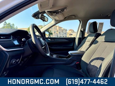 Used 2023 Jeep Grand Cherokee L Laredo image 9