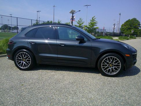 Used 2018 Porsche Macan AWD/4WD image 16