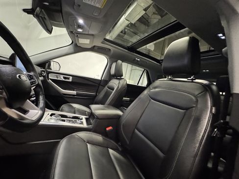 Used 2023 Ford Explorer XLT w/ Equipment Group 202A AWD/4WD image 19