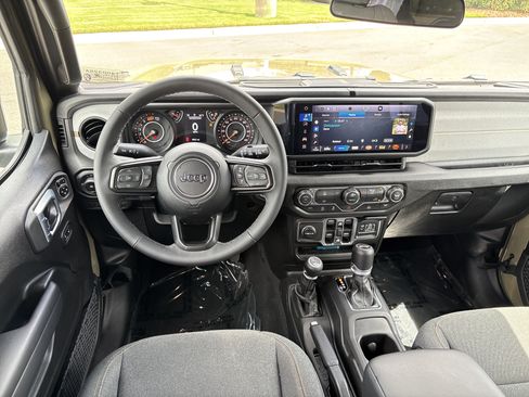 Used 2026 Jeep Wrangler Unlimited Sport AWD/4WD image 18