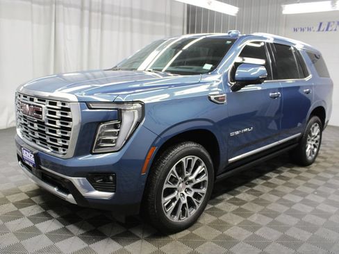 Used 2026 GMC Yukon Denali w/ Sun & Power Step Package AWD/4WD image 9