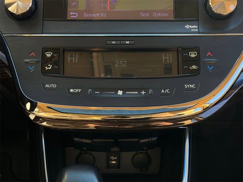 Used 2013 Toyota Avalon Limited image 18