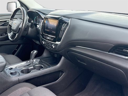 Used 2020 Chevrolet Traverse LT image 28