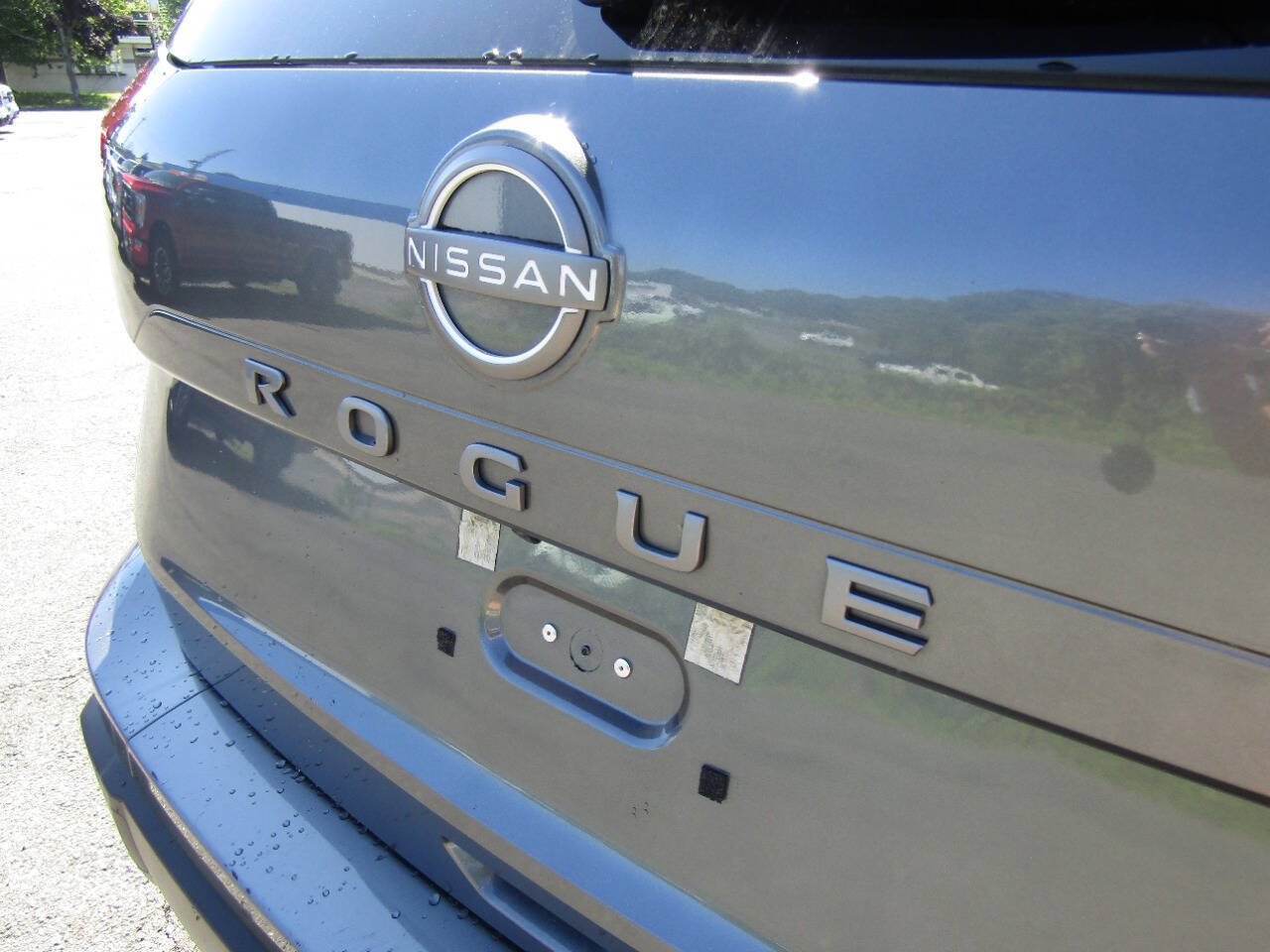 Used 2024 Nissan Rogue S AWD/4WD image 32