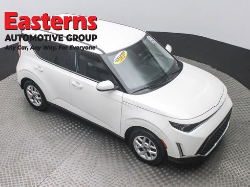 Used 2025 Kia Soul LX w/ LX Technology Package image 3