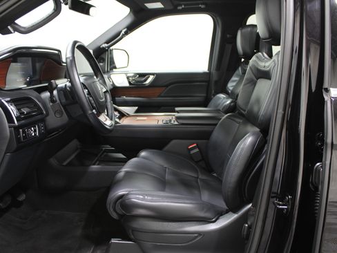 Certified 2024 Lincoln Navigator L Reserve image 3