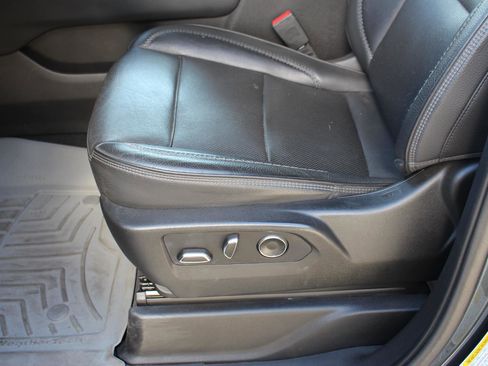 Used 2021 GMC Yukon Denali w/ Advanced Technology Package image 28