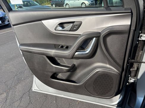 Used 2025 Chevrolet Blazer LT FWD image 18