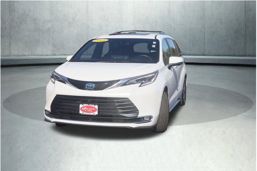 Used 2025 Toyota Sienna Platinum AWD/4WD image 19