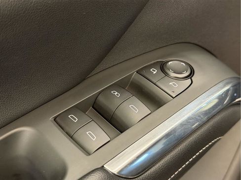 Used 2025 Chevrolet Traverse LT AWD/4WD image 28