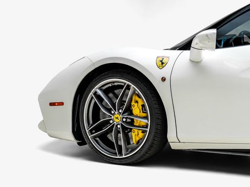 Used 2017 Ferrari 488 Spider RWD image 27