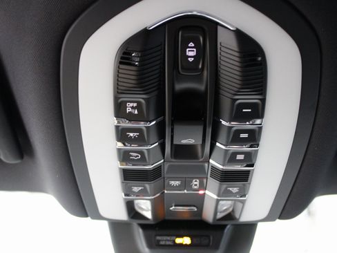 New 2026 Porsche Macan image 34