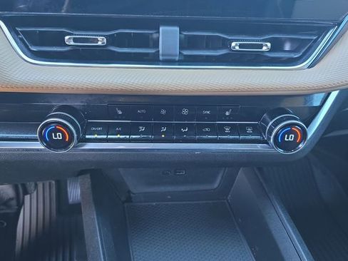 Used 2025 Chevrolet Equinox ACTIV image 24