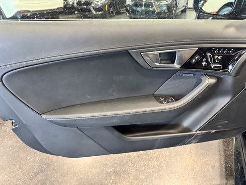 Used 2016 Jaguar F-TYPE R image 28