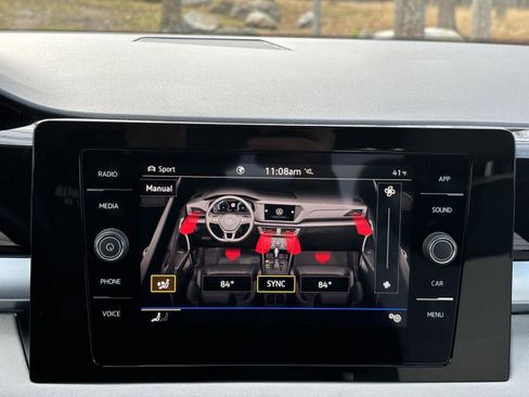 Used 2025 Volkswagen Taos SE w/ Panoramic Sunroof Package image 36