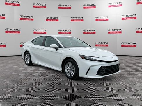 Used 2025 Toyota Camry LE w/ Convenience Package FWD image 1
