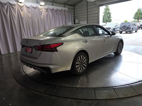Used 2024 Nissan Altima 2.5 SV FWD image 3
