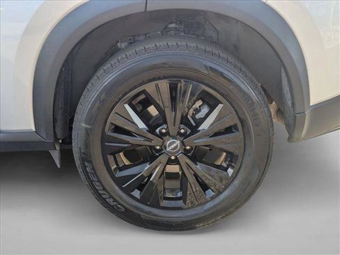 Used 2023 Nissan Rogue SV image 23