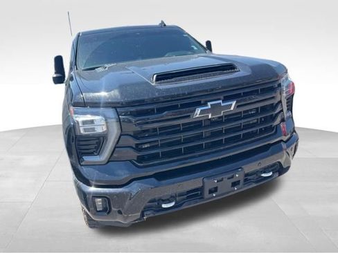 Used 2025 Chevrolet Silverado 3500 High Country w/ Midnight Edition AWD/4WD image 4