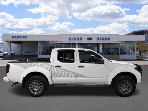 Used 2012 Nissan Frontier SV w/ Sport Appearance Pkg AWD/4WD image 2