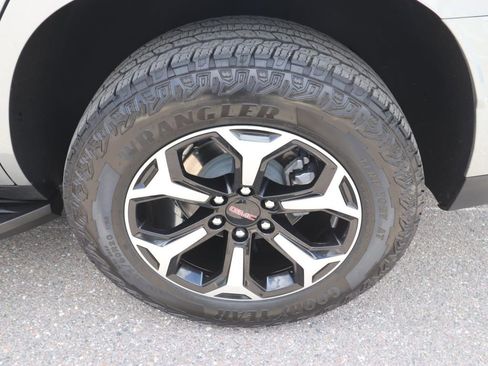Used 2025 GMC Yukon AT4 AWD/4WD image 26