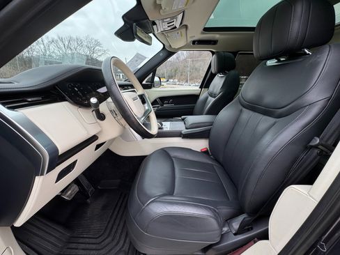 Used 2024 Land Rover Range Rover SE image 9