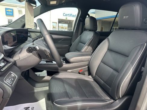 Used 2025 Buick Enclave Sport Touring image 14